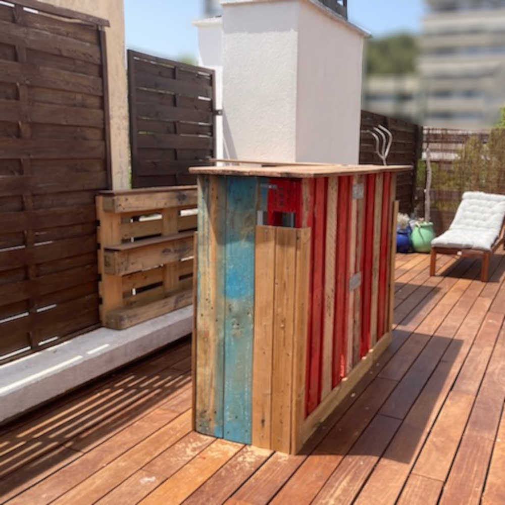 realisation d'un bar pour terrasse exterieure en palette de récupération